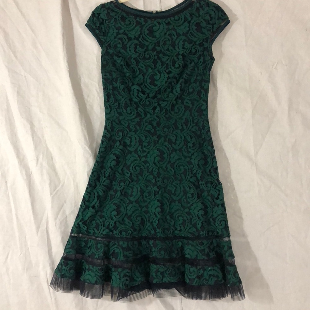 Very flattering sophisticated dress!